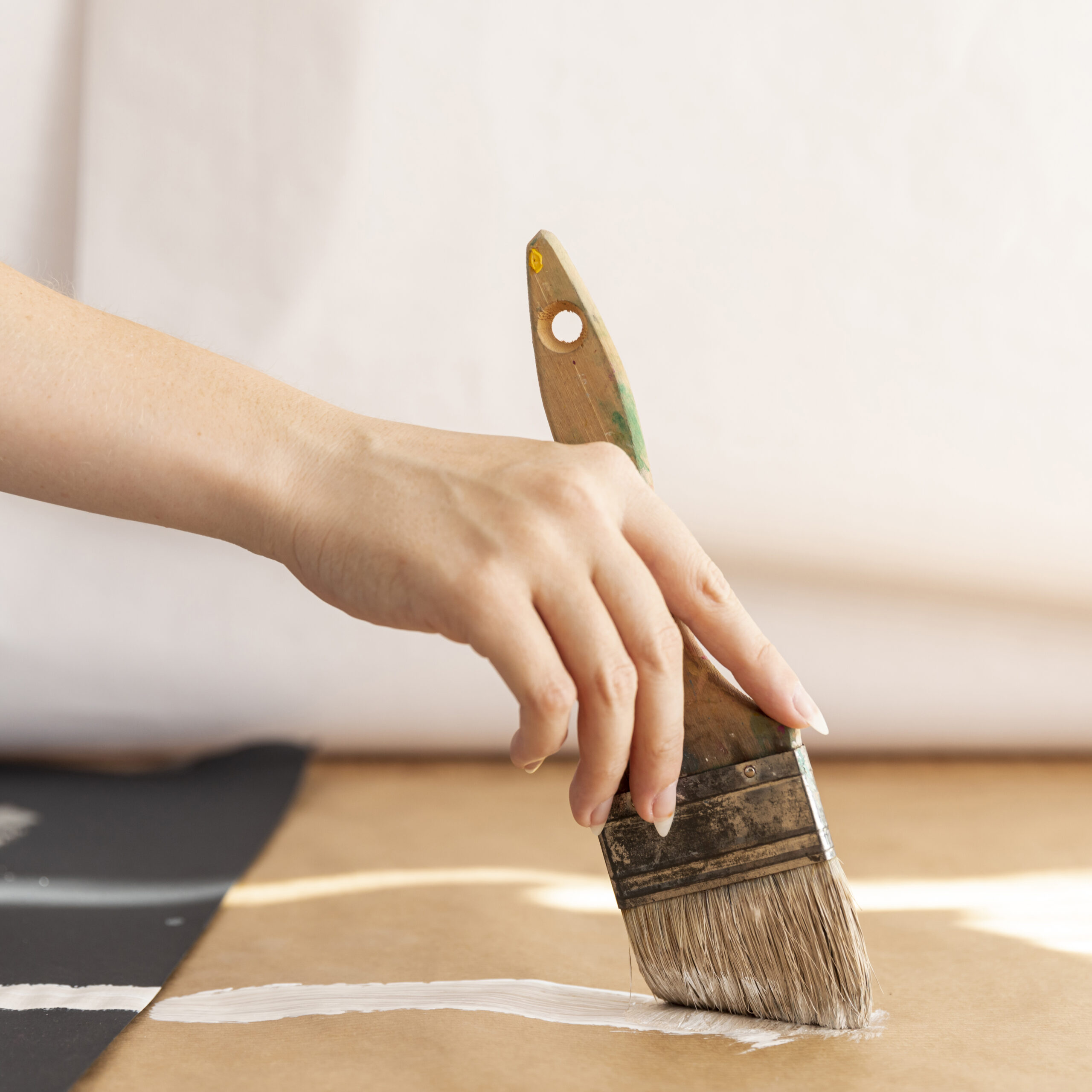 close-up-hand-with-brush-painting-scaled